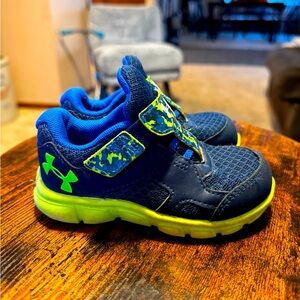 Under armour blue and green size 6K good condition